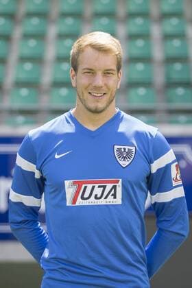 Muenster, Deutschland 07. Juli 2015: Mannschaftsfoto 15 16 - SC Preussen Muenster Torwart Maximilian Schulze-Niehues (35 SC Preussen Muenster) rp