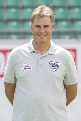 Muenster, Deutschland 07. Juli 2015: Mannschaftsfoto 15 16 - SC Preussen Muenster Trainer Ralf Loose (SC Preussen Muenster) rp