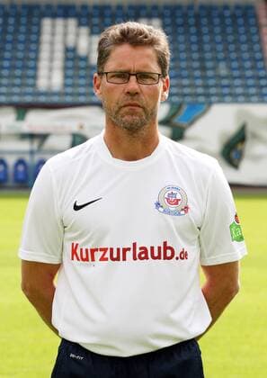 Physiotherapeut Frank Scheller Einzelbild Portrait Portraet Porträt Oberkoerper Oberkörper Hochformat Fußball Fussball dritte 3. Liga Fototermin Porträtermin 2015 2016 Saison 2015 2016 08.07.2015 FC Hansa Rostock