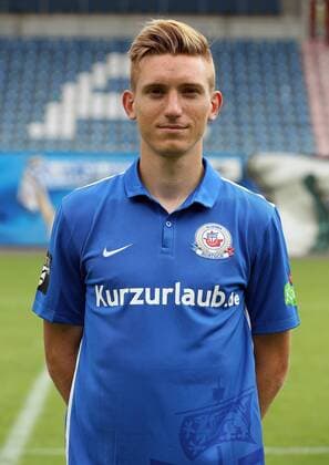 Kai Schwertfeger Einzelbild Portrait Portraet Porträt Oberkoerper Oberkörper Hochformat Fußball Fussball dritte 3. Liga Fototermin Porträtermin 2015 2016 Saison 2015 2016 08.07.2015 FC Hansa Rostock
