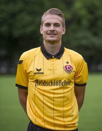 Fussball, 3. Liga, Saison 2015 2016, SG Dynamo Dresden, Porträt Termin, Donnerstag (09.07.2015). Dresdens Luca Duerholtz.