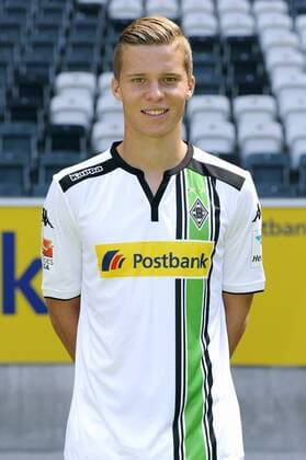 Fussball, Bundesliga, Deutschland, Herren, Porträttermin Saison 2015 2016; Bor. Mönchengladbach: Nico Elvedi (Mgladbach). Einzelbild, Portrait, Porträt.