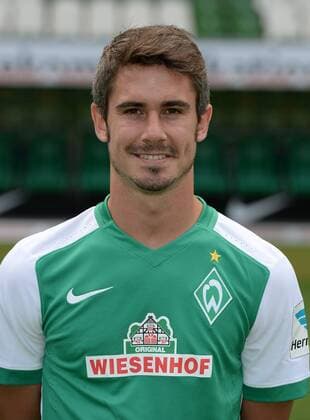 FUSSBALL 1. BUNDESLIGA SAISON 2015 2016 Teampräsentation SV Werder Bremen 10.07.2015 Fin Bartels (SV Werder Bremen) 