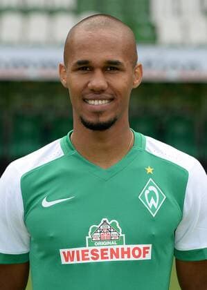 FUSSBALL 1. BUNDESLIGA SAISON 2015 2016 Teampräsentation SV Werder Bremen 10.07.2015 Theodor Gebre Selassie (SV Werder Bremen) 