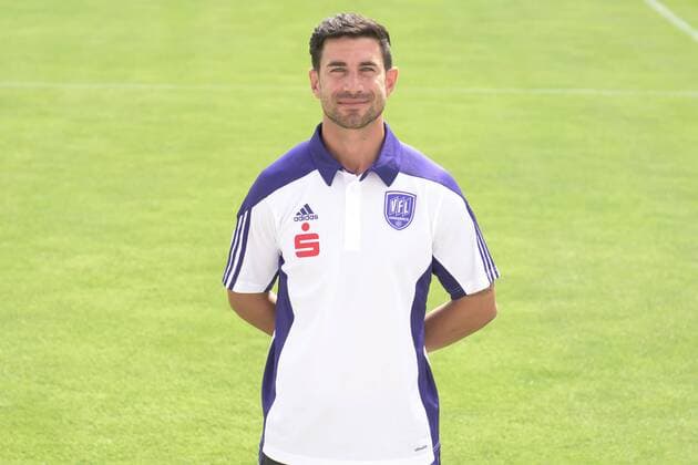 Osnabrueck, Deutschland 10. Juli 2015: Porträttermin 2015 2016 - VfL Osnabrück VfL Osnabrueck Co-Trainer Ovid Hajou (Osnabrueck) st