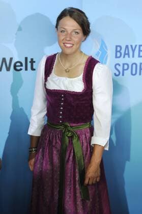Laura DAHLMEIER (Biathletin),privat,zivil, Einzelbild,angeschnittenes Einzelmotiv, Bayerischer Sportpreis 2015,Roter Teppich,Red Carpet.11.07.2015.