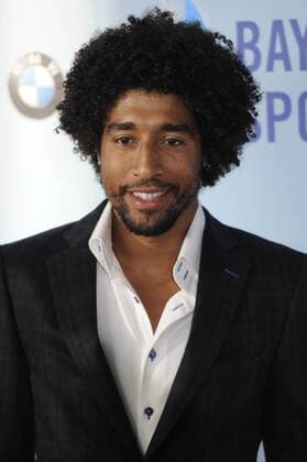 DANTE Bonfim Costa Santos (Bayern Muenchen),privat,zivil,Einzelbild,angeschnittenes Einzelmotiv,Portraet,Portrait,Porträt. Bayerischer Sportpreis 2015,Roter Teppich,Red Carpet.11.07.2015.
