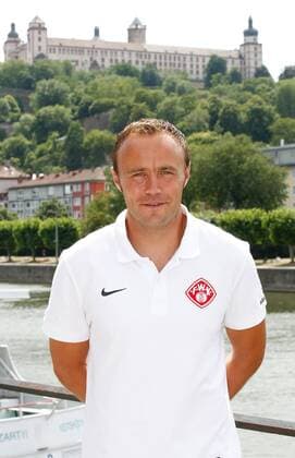 Co-Trainer Peter Endres; Porträttermin, Kader 2015 2016, Fußball, 3. Liga, FC Würzburger Kickers, im Hintergrund die Festung Marienberg in Würzburg, 12.07.2015