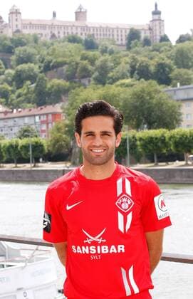 Christian Demirtas; Porträttermin, Kader 2015 2016, Fußball, 3. Liga, FC Würzburger Kickers, im Hintergrund die Festung Marienberg in Würzburg, 12.07.2015