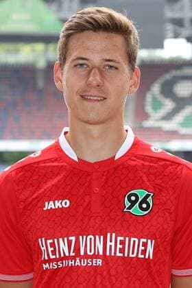 13.07.2015, Hannover Fussball, Fußball, Bundesliga Saison 2015-2016, Hannover 96, HDI Arena, Portrait Waldemar Anton