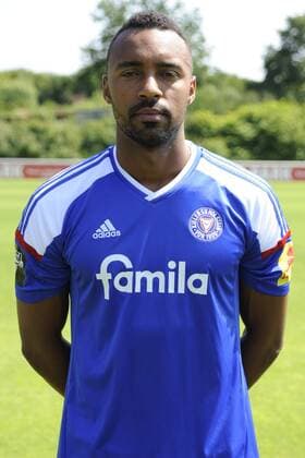 Kiel, 14. Juli 2015 Fußball, Saison 2015 2016, 3. Bundesliga, Offizieller Fototermin Holstein Kiel: Saliou Sane (Holstein Kiel, 10)