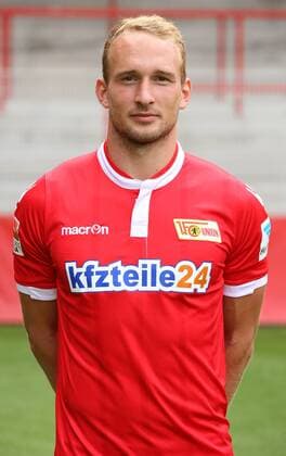 Toni Leistner Einzelbild Portrait Portraet Porträt Hochformat Oberkoerper Oberkörper Fußball Fussball zweite 2. Bundesliga Fototermin Porträttermin DFL 2015 2016 Saison 2015 2016 15.07.2015 1. FC Union Berlin Stadion an der Alten Foersterei Försterei