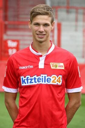 Maximilian Thiel Einzelbild Portrait Portraet Porträt Hochformat Oberkoerper Oberkörper Fußball Fussball zweite 2. Bundesliga Fototermin Porträttermin DFL 2015 2016 Saison 2015 2016 15.07.2015 1. FC Union Berlin Stadion an der Alten Foersterei Försterei