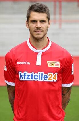 Christopher Trimmel Einzelbild Portrait Portraet Porträt Hochformat Oberkoerper Oberkörper Fußball Fussball zweite 2. Bundesliga Fototermin Porträttermin DFL 2015 2016 Saison 2015 2016 15.07.2015 1. FC Union Berlin Stadion an der Alten Foersterei Försterei