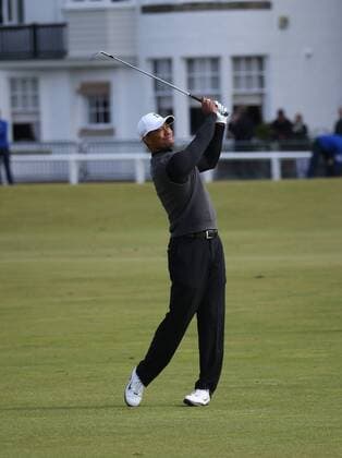 American Tiger Woods plays a fairway iron in the Champion s Challenge ahead of the start of the144th Open Championship, St.Andrews on July 15, 2015.  LON2015071503 HUGOxPHILPOTT