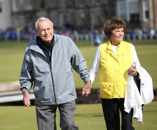 American Arnold Palmer smiles with his wife during the Champion s Challenge ahead of the start of the144th Open Championship, St.Andrews on July 15, 2015.  LON2015071516 HUGOxPHILPOTT
