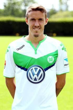 Max Kruse Einzelbild Portrait Portraet Porträt Oberkoerper Oberkörper Hochformat Fußball Fussball Bundesliga Fototermin Porträttermin DFL 2015 2016 Saison 2015 2016 16.07.2015 VfL Wolfsburg Trainingsplatz am VfL-Center