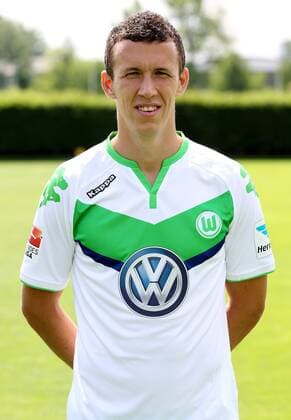 Ivan Perisic Einzelbild Portrait Portraet Porträt Oberkoerper Oberkörper Hochformat Fußball Fussball Bundesliga Fototermin Porträttermin DFL 2015 2016 Saison 2015 2016 16.07.2015 VfL Wolfsburg Trainingsplatz am VfL-Center