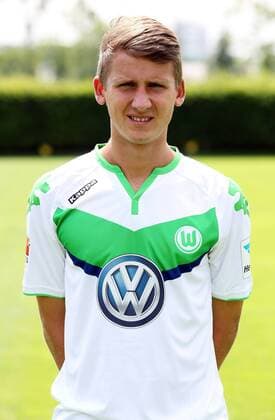 Paul Seguin Einzelbild Portrait Portraet Porträt Oberkoerper Oberkörper Hochformat Fußball Fussball Bundesliga Fototermin Porträttermin DFL 2015 2016 Saison 2015 2016 16.07.2015 VfL Wolfsburg Trainingsplatz am VfL-Center
