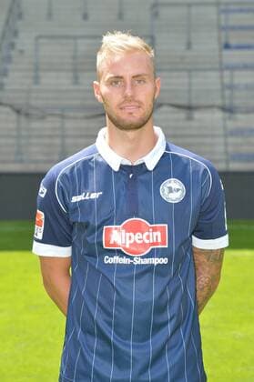 16.07.2015, Fussball, 2. LIGA, Saison 2015 2016, SCHÜCO-ARENA, BIELEFELD DSC ARMINIA BIELEFELD, PORTRAITTERMIN 2015 2016 Felix Burmeister (Arminia Bielefeld), Portrait, Aktion, Einzelbild, Hoch
