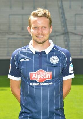 16.07.2015, Fussball, 2. LIGA, Saison 2015 2016, SCHÜCO-ARENA, BIELEFELD DSC ARMINIA BIELEFELD, PORTRAITTERMIN 2015 2016 Sebastian Schuppan (Arminia Bielefeld), Portrait, Aktion, Einzelbild, Hoch