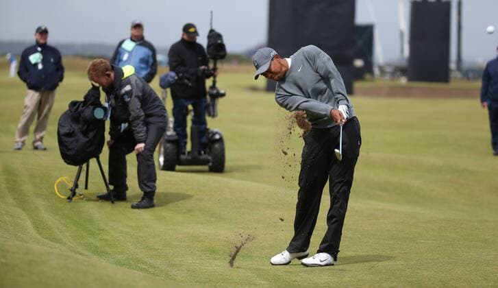 Aktuell Golf - The 144th Open Championship American Tiger Woods on the 15th fairway on the first day of the 144th Open Championship in St.Andrews, Scotland on July 16, 2015.  LON2015071643 HUGOxPHILPOTT