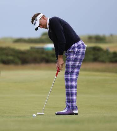 Aktuell Golf - The 144th Open Championship Great Britain s Ian Poulter putts on the 8th green on the first day of the 144th Open Championship, St.Andrews, Scotland on July 16, 2015.  LON2015071625 HUGOxPHILPOTT