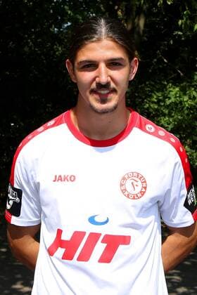 Fototermin des SC Fortuna Köln ( Dritte Liga ) am Donnerstag, 16. Juli 2015, im Südstadion Köln. Serhat Koruk Fortuna Köln Porträttermin 2015 2016