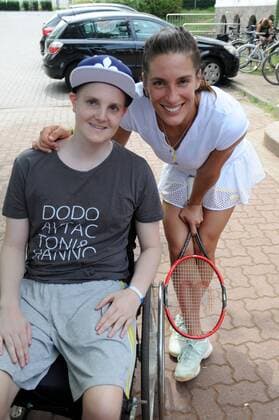 17.07.2015 Darmstadt, Tennis-Trophy bei TEC Darmstadt zugunsten des Projekts DU MUSST KÄMPFEN - Spenden für an Krebs erkrankte Kinder und Jugendliche. der krebserkrankte Jonathan (Johnny) Heimes und Tennisprofi Andrea Petkovic,