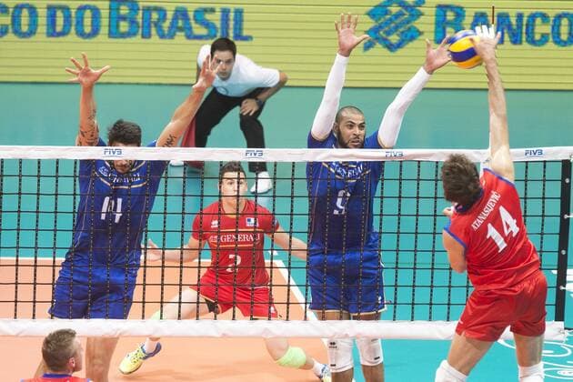 Volei Servia X Franca RIO DE JANEIRO, Brazil - 07 19 2015: VOLLEYBALL SERBIA X FRANCE - Atanasijevic, Ngapeth and Le Goff during Servia X France by the end of the World Volleyball League in Maracan?zinho Gymnasium. (Photo: Celso Pupo FotoArena)  CelsoxPupo