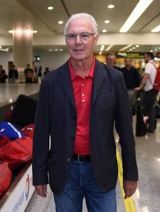 Aktuell Fußball, Bayern München Asienreise, Franz Beckenbauer beim Jugendtraining FUSSBALL 1. BUNDESLIGA SAISON 2015 2016 Audi Football Summer Tour China 2015 FC Bayern Muenchen 19.07.2015 Tag 3; Ankunft mit drei Stunden Verspaetung am Flughafen in Shanghai, Franz Beckenbauer Foto: Pressefoto ULMER Markus Ulmer xxNOxMODELxRELEASExx 