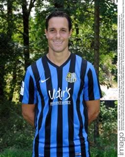 Mannschaftsshooting beim 1. FC Saarbrücken auf dem Trainingsplatz in Saarbrücken am Mittwoch (22.07.2015). Im Bild: Felix Luz.
