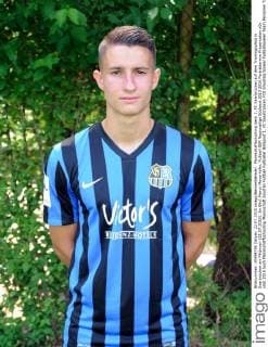 Mannschaftsshooting beim 1. FC Saarbrücken auf dem Trainingsplatz in Saarbrücken am Mittwoch (22.07.2015). Im Bild: Marco Meyerhöfer.