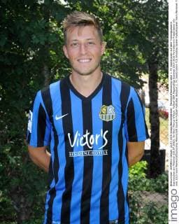 Mannschaftsshooting beim 1. FC Saarbrücken auf dem Trainingsplatz in Saarbrücken am Mittwoch (22.07.2015). Im Bild: Marius Willsch.