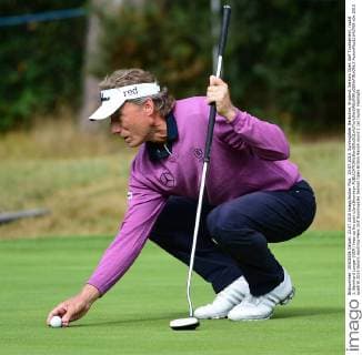 23.07.2015. Sunningdale, Berkshire, England. Seniors Open Golf Tournament, round 1. Bernhard Langer (GER) lines up his putt xJonxBromleyx  ActionPlus11642769