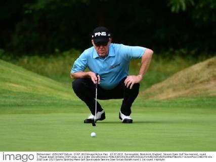 23.07.2015. Sunningdale, Berkshire, England. Seniors Open Golf Tournament, round 1. Miguel Angel Jimenez (ESP) eyes up a birdie xJonxBromleyx  ActionPlus11642770