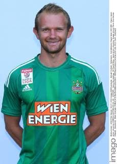 Aktuell Fußball, Österreich, Porträttermin Rapid Wien SOCCER - Rapid, team photo shooting VIENNA,AUSTRIA,03.JUL.15 - SOCCER - tipico Bundesliga, SK Rapid Wien, team photo shooting. Image shows Mario Sonnleitner (Rapid). Keywords: Wien Energie. GEPAxpictures xChristianxOrt