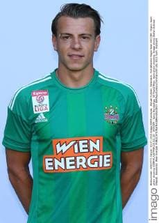 Aktuell Fußball, Österreich, Porträttermin Rapid Wien SOCCER - Rapid, team photo shooting VIENNA,AUSTRIA,03.JUL.15 - SOCCER - tipico Bundesliga, SK Rapid Wien, team photo shooting. Image shows Stefan Schwab (Rapid). Keywords: Wien Energie. GEPAxpictures xChristianxOrt