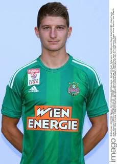Aktuell Fußball, Österreich, Porträttermin Rapid Wien SOCCER - Rapid, team photo shooting VIENNA,AUSTRIA,03.JUL.15 - SOCCER - tipico Bundesliga, SK Rapid Wien, team photo shooting. Image shows Stephan Auer (Rapid). Keywords: Wien Energie. GEPAxpictures xChristianxOrt