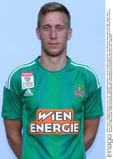 Aktuell Fußball, Österreich, Porträttermin Rapid Wien SOCCER - Rapid, team photo shooting VIENNA,AUSTRIA,03.JUL.15 - SOCCER - tipico Bundesliga, SK Rapid Wien, team photo shooting. Image shows Robert Beric (Rapid). Keywords: Wien Energie. GEPAxpictures xChristianxOrt