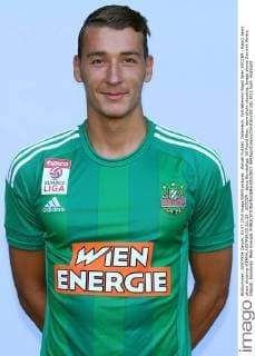 Aktuell Fußball, Österreich, Porträttermin Rapid Wien SOCCER - Rapid, team photo shooting VIENNA,AUSTRIA,03.JUL.15 - SOCCER - tipico Bundesliga, SK Rapid Wien, team photo shooting. Image shows Dominik Wydra (Rapid). Keywords: Wien Energie. GEPAxpictures xChristianxOrt