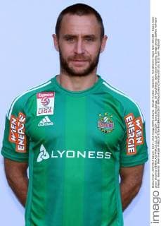 Aktuell Fußball, Österreich, Porträttermin Rapid Wien SOCCER - Rapid, team photo shooting VIENNA,AUSTRIA,03.JUL.15 - SOCCER - tipico Bundesliga, SK Rapid Wien, team photo shooting. Image shows Steffen Hofmann (Rapid). Keywords: Wien Energie. GEPAxpictures xChristianxOrt