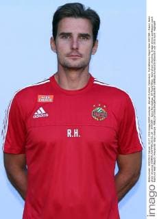 Aktuell Fußball, Österreich, Porträttermin Rapid Wien SOCCER - Rapid, team photo shooting VIENNA,AUSTRIA,03.JUL.15 - SOCCER - tipico Bundesliga, SK Rapid Wien, team photo shooting. Image shows goalkeeper coach Raimund Hedl (Rapid). Keywords: Wien Energie. GEPAxpictures xChristianxOrt