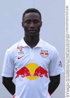 Aktuell Fußball, Österreich, Porträttermin Red Bull Salzburg SOCCER - BL, RBS, photo shoot SALZBURG,AUSTRIA,15.JUL.15 - SOCCER - tipico Bundesliga, Red Bull Salzburg, team photo shooting. Image shows Naby Keita (RBS). GEPAxpictures xFelixxRoittner