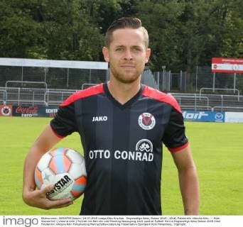 Regionalliga West, Saison 2015 2016, Fototermin Viktoria Köln, -- Mike Wunderlich ( Viktoria Köln ) Portrait mit Ball