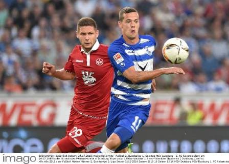 Fußball 2. Bundesliga 1. Spieltag MSV Duisburg - 1. FC Kaiserslautern am 24.07.2015 in der Schauinsland-Reisen-Arena in Duisburg Stipe Vucur ( Kaiserslautern ), links - Stanislav Iljutcenko ( Duisburg ), rechts xRx