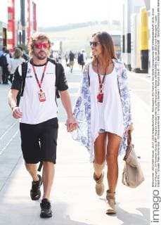 Motorsports: FIA Formula One World Championship WM Weltmeisterschaft 2015, Grand Prix of Hungary, 14 Fernando Alonso (ESP, McLaren Honda) with his girlfriend Lara Alvarez xHOCHxZWEIx