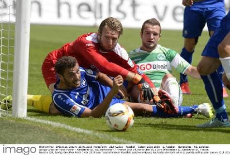 25.07.2015 - Fussball - Saison 2015 2016 - 2. Fussball - Bundesliga - 01. Spieltag: SpVgg Greuther Fürth Fuerth - Karlsruher SC KSC Karlsruhe - - Martin Stoll (4, Karlsruher SC ) Dirk Orlishausen (1, Karlsruher SC ) Veton Berisha (19, SpVgg Greuther Fürth )
