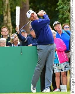 25.07.2015. Sunningdale, Berkshire, England. Seniors Open Golf during the rain delayed Tournament Round 2. Fred Couples (USA) drives xJonxBromleyx  ActionPlus11643233