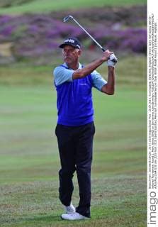 25.07.2015. Sunningdale, Berkshire, England. Seniors Open Golf during the rain delayed Tournament Round 2. Mark James (ENG) on 5th fairway xJonxBromleyx  ActionPlus11643235